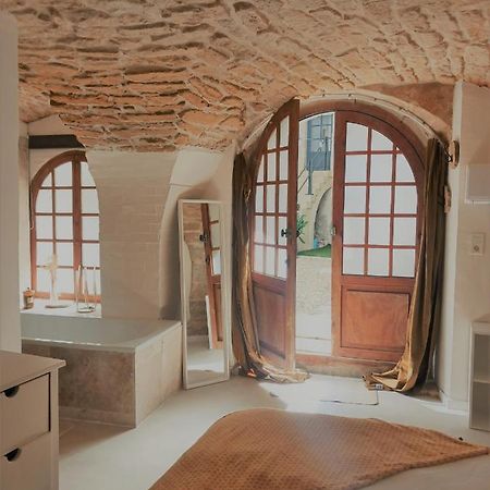 エギュ・ヴィーヴ La Cachette Bed & Breakfast エクステリア 写真