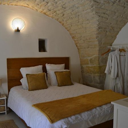 エギュ・ヴィーヴ La Cachette Bed & Breakfast エクステリア 写真