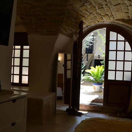 エギュ・ヴィーヴ La Cachette Bed & Breakfast エクステリア 写真