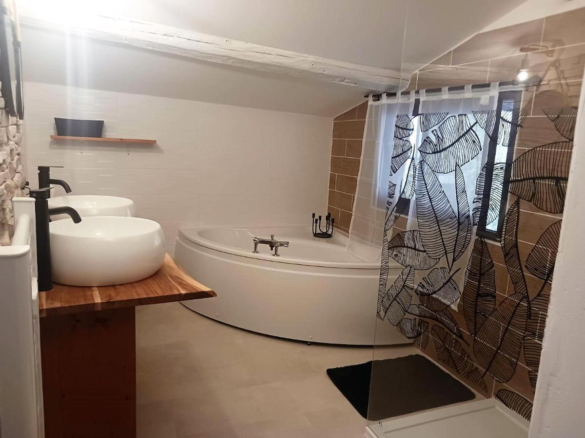 エギュ・ヴィーヴ La Cachette Bed & Breakfast エクステリア 写真