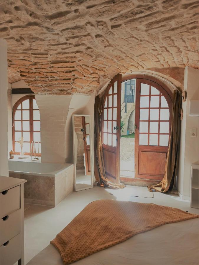 エギュ・ヴィーヴ La Cachette Bed & Breakfast エクステリア 写真