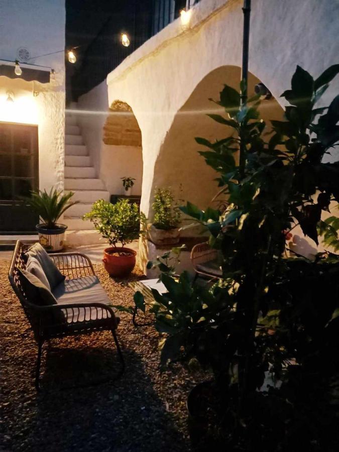 エギュ・ヴィーヴ La Cachette Bed & Breakfast エクステリア 写真