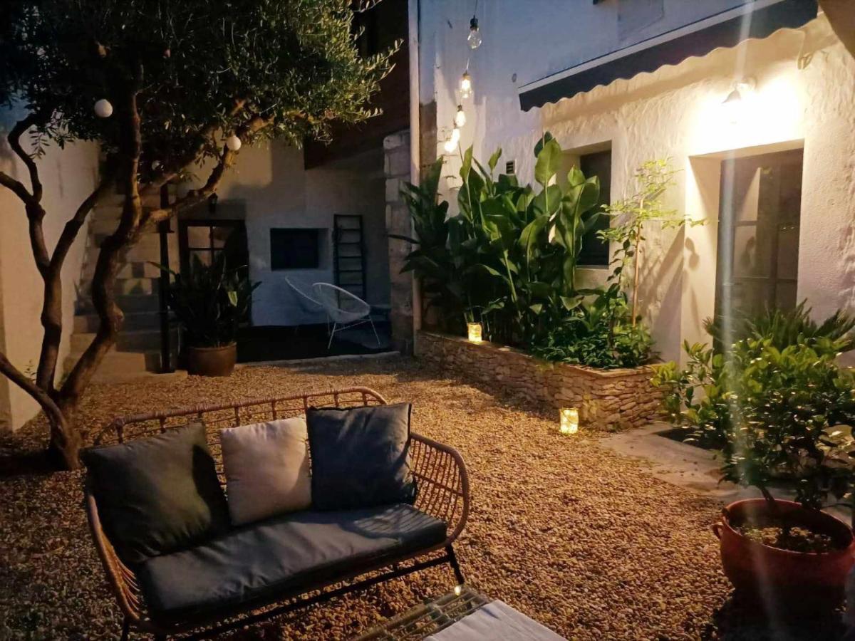 エギュ・ヴィーヴ La Cachette Bed & Breakfast エクステリア 写真