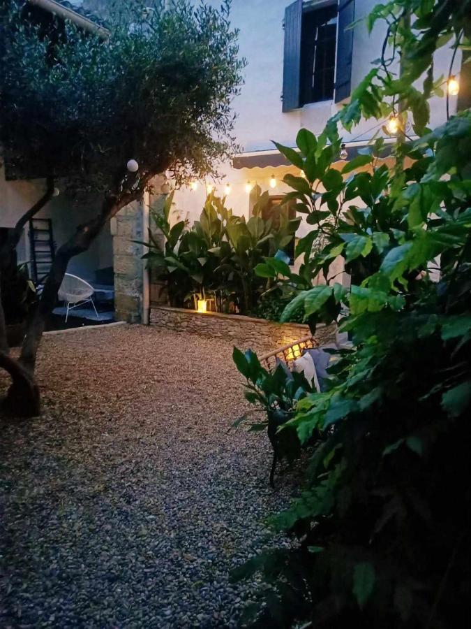 エギュ・ヴィーヴ La Cachette Bed & Breakfast エクステリア 写真