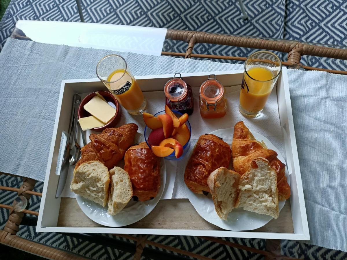 エギュ・ヴィーヴ La Cachette Bed & Breakfast エクステリア 写真