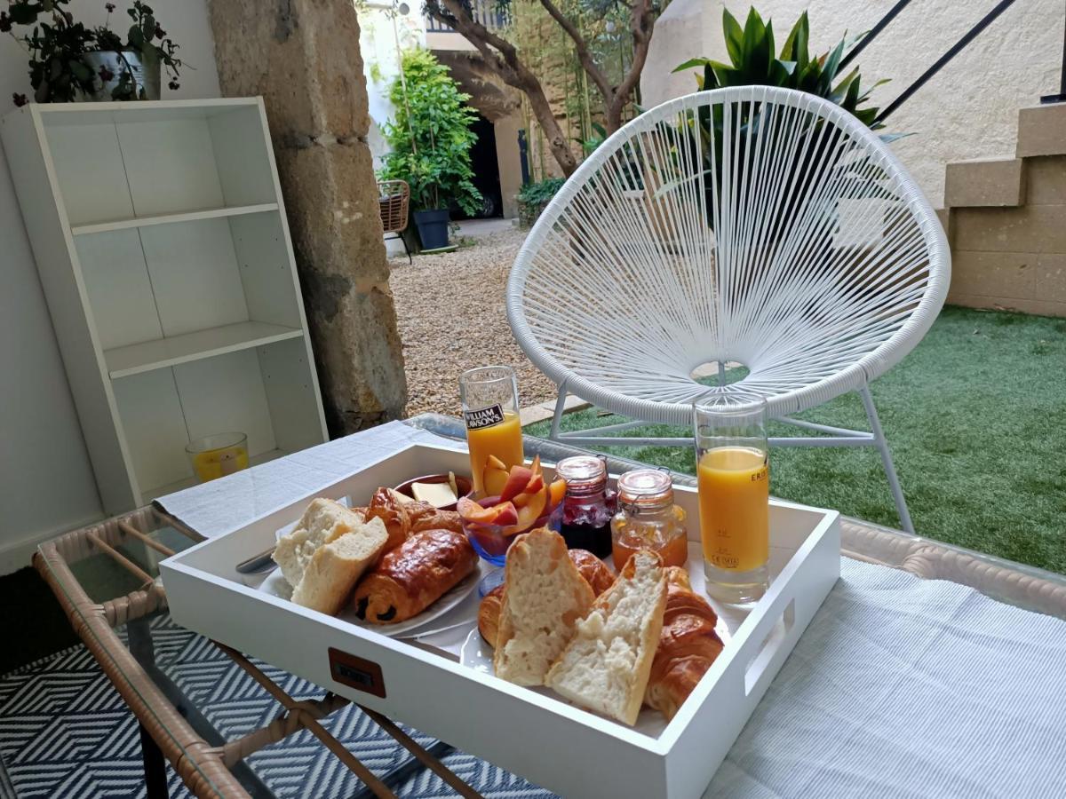 エギュ・ヴィーヴ La Cachette Bed & Breakfast エクステリア 写真