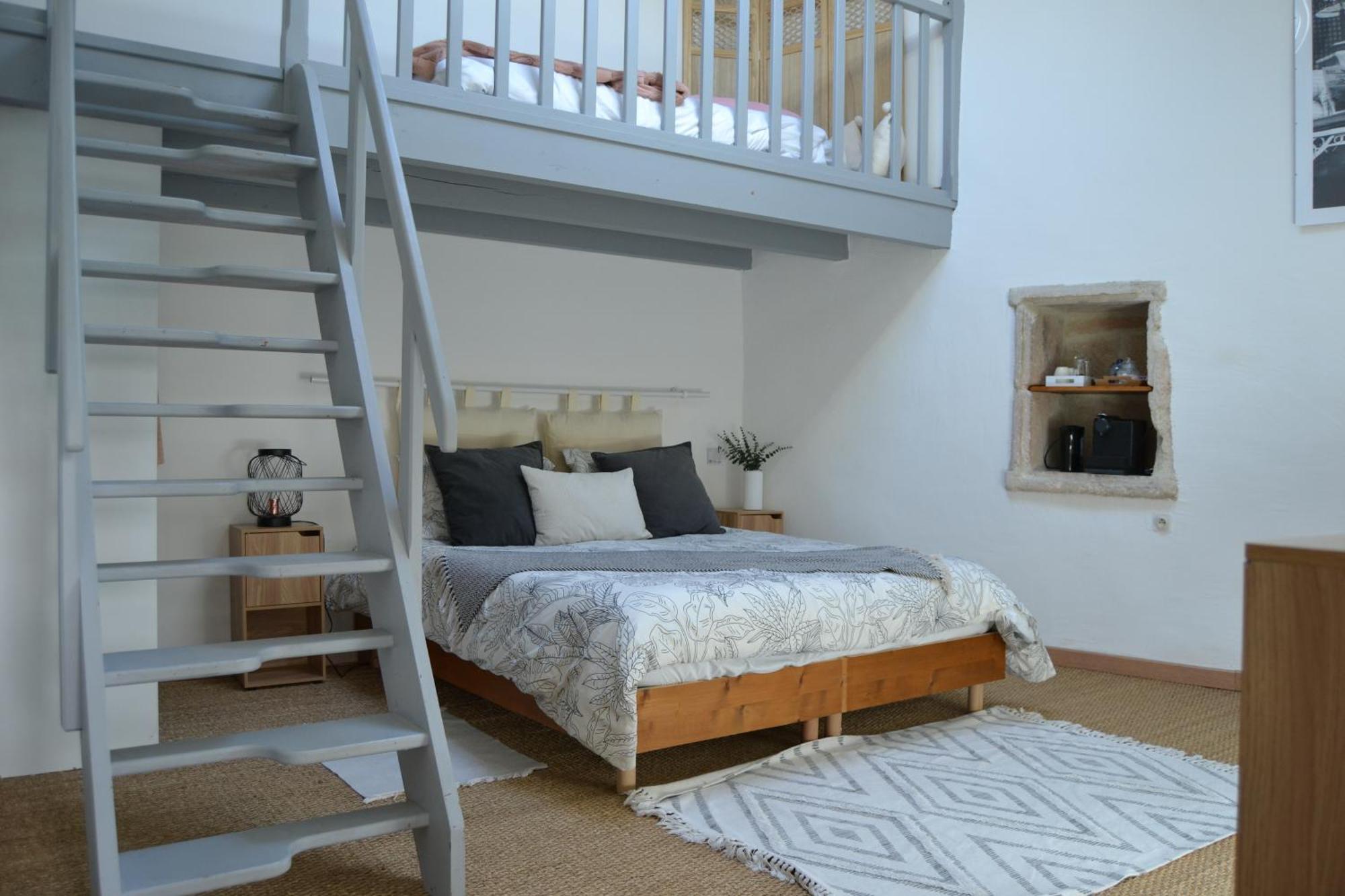 エギュ・ヴィーヴ La Cachette Bed & Breakfast エクステリア 写真