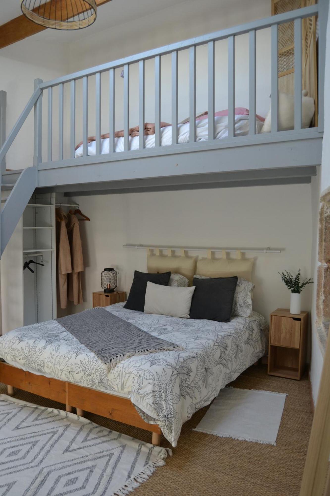 エギュ・ヴィーヴ La Cachette Bed & Breakfast エクステリア 写真